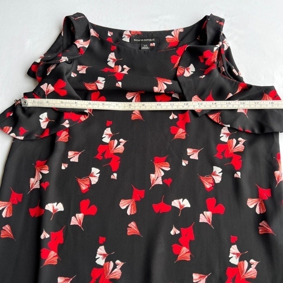 Banana Republic XS black top with red ginkgo leaf print - Picture 4 of 9